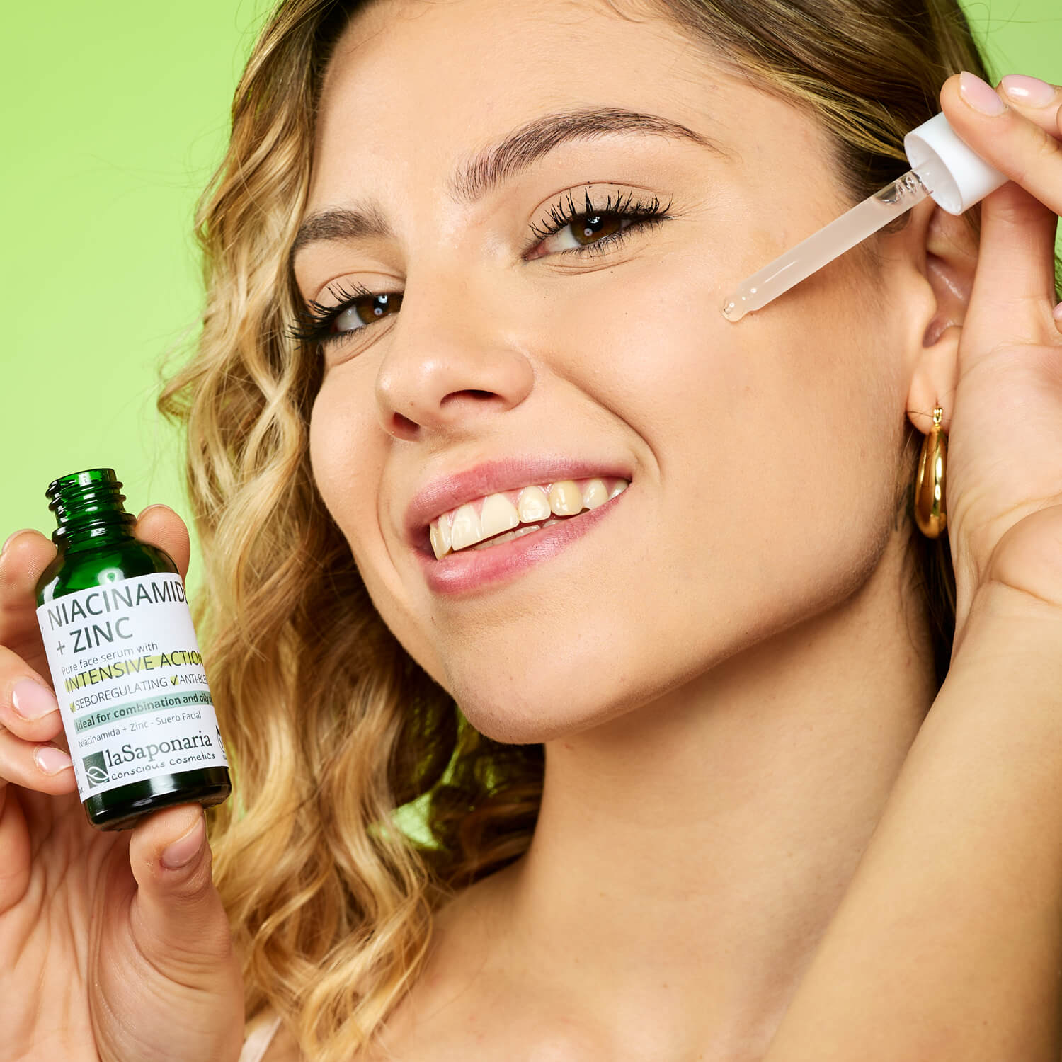 Niacinamide Zinc Ragazza Bionda Applicazione
